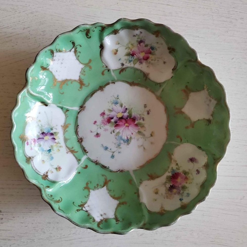 Beautiful Antique NSPK Victorian Handpainted Gold Leaf Fluted Porcelain Bowl Cir
